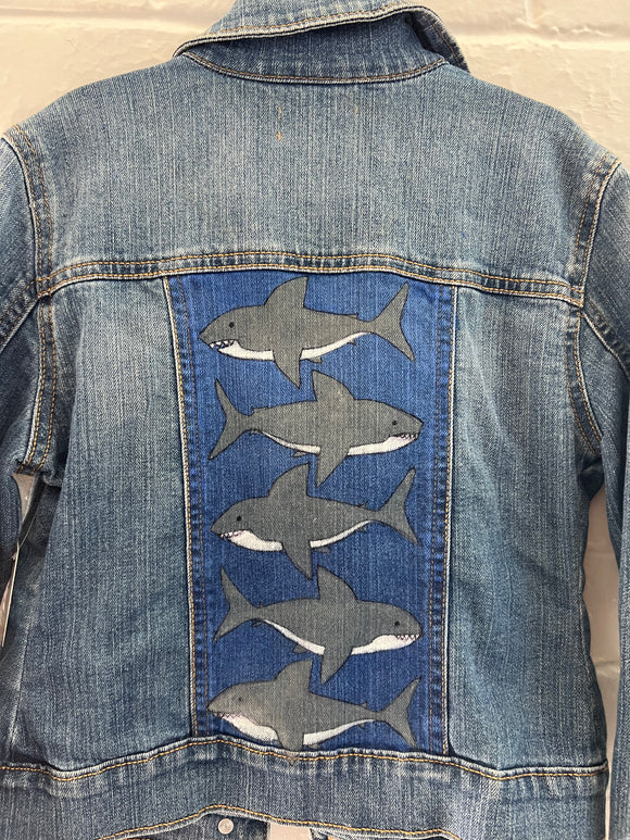 **Kids SHARKS Size 8